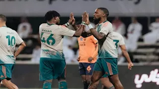 "جدل تحكيمي واعتراضات".. الأهلي يتعادل مع الفيحاء في دوري روشن