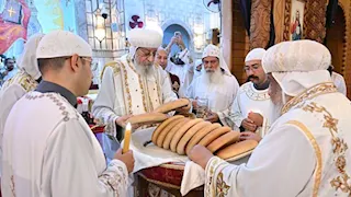 صور.. البابا تواضروس يصلي خميس العهد بدير الشهيد مارمينا