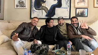 أحمد الشامي يعيد نشر صورة قديمة تجمعه بـ"الكينج" محمد منير