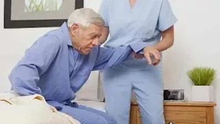 ما سبب سيلان اللعاب عند كبار السن وكيف يمكن السيطرة عليه؟