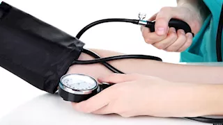 أخطاء شائعة تجنبها عند قياس ضغط الدم