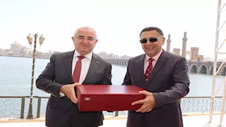 محافظ القليوبية وسفير أذربيجان يحييان ذكرى ميلاد "حيدر علييف" بالقناطر الخيرية