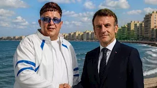  حمو بيكا ينشر صورة مع الرئيس الفرنسي .. والجمهور يعلق