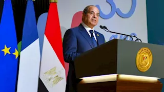جاهزية وكفاءة.. تفاصيل جولة الرئيس السيسي في مقر القيادة الاستراتيجية بالعاصمة الإدارية