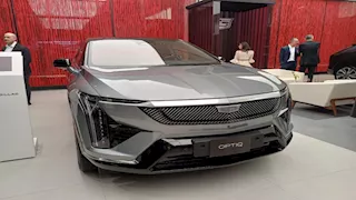 كاديلاك أوبتيك تظهر رسميا.. أرخص SUV كهربائية للعلامة الأمريكية في مصر