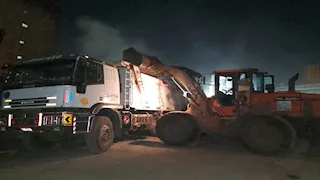 الجيزة ترفع 650 طن مخلفات من أرض الرخام بالمنيرة الغربية