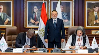 محافظ البنك المركزي  يشهد توقيع مذكرة  مع مفوضية الكوميسا  لتعزيز حماية المنافسة 