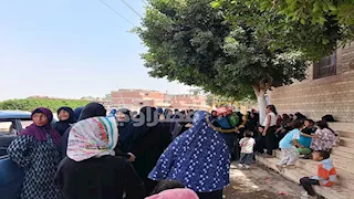 رحلوا والشنط على أكتافهم.. مأساة 4 أطفال وأم دهستهم السيارات في حادث هز القليوبية -فيديو وصور
