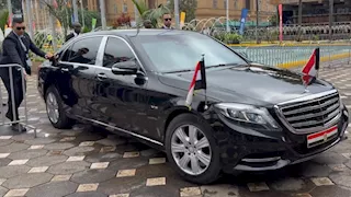 مدرعة بقيادة يمينية.. سيارة الرئيس السيسي تلفت الأنظار في كينيا