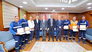"أعادوا شيك بمليون جنيه وفلوس كاش".. تكريم طاقم إسعاف بكفر الشيخ 