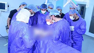 فريق طبي بسوهاج ينقذ ذراع شاب من الشلل بجراحة دقيقة