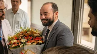 إنجاز في بنغلاديش.. مصري يدرب أطباء الكلى على تقنيات التداخلات الكلوية