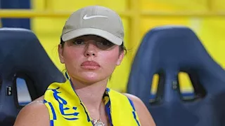 جورجينا وأنغام.. نجوم الفن يخطفون الأنظار في كلاسيكو الهلال والنصر
