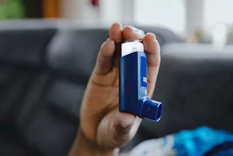 أضرار البخاخ- طبيب يجيب: هل تصيب مريض الحساسية بالإدمان؟ "فيديو"