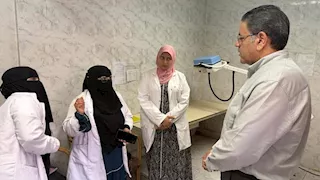 بسبب الغياب.. وكيل صحة المنوفية يُحيل عاملين بـ "زوير وميت خاقان" للتحقيق -صور