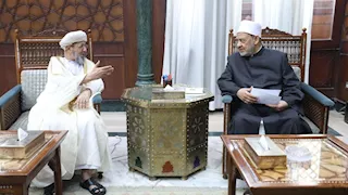 شيخ الأزهر يبحث التعاون مع أمين الإفتاء العماني