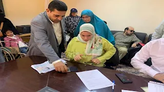 جنوب سيناء تسلم 10 عقود عمل لذوي الهمم ضمن خطة لتوفير 40 فرصة (صور)