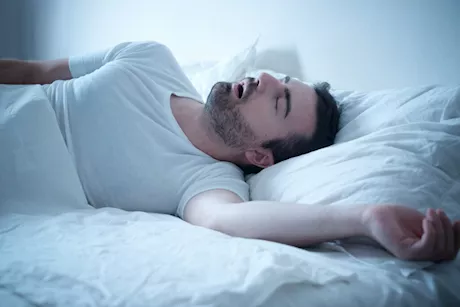 تعاني من انقطاع النفس النومي.. 10 أشياء قد تزيد من حدة هذه الحالة