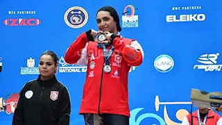 طالبة أزهرية تفوز بـ ٣ ميداليات ببطولة إفريقيا لرفع الأثقال - (صور)  