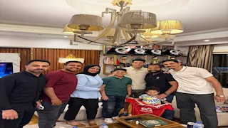 "صاحب الاحتفال الشهير".. إمام عاشور يستقبل الطفل زين داخل منزله