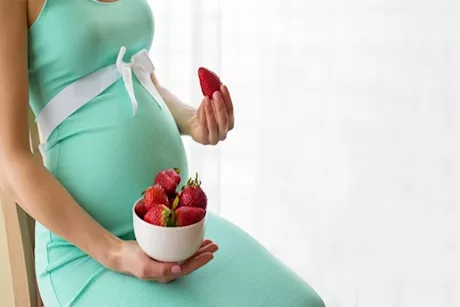 هل تناول الفراولة آمنة خلال فترة الحمل؟.. إليكِ هذه النصائح