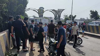 "كان بيعدي الطريق".. مصرع شاب دهسته تريلا في المنوفية (صور)