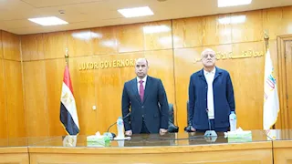 وزير العمل ومحافظ الأقصر يسلمان عقود عمل لشباب وذوي الهمم