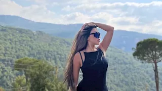 أمام حمام سباحة.. سارة سلامة بإطلالة صيفية وسط الطبيعة- صور