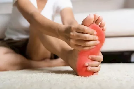 تنميل الجسم المتكرر.. ما هي أسبابه؟ وما هي طرق العلاج؟ 