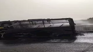 دون إصابات.. الحماية المدنية تسيطر على حريق التهم أتوبيسًا بمحور الأوتوستراد