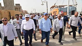 وزير الري ومحافظ الأقصر يتفقدان عملية تحديث أنظمة التشغيل بقناطر إسنا الجديدة -صور