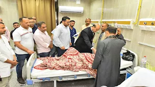  محافظ أسيوط يزور مصابي حادث أبنوب بالمستشفى الجامعي -صور 