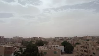 عاصفة ترابية تضرب الوادي الجديد وتحذيرات عاجلة للسائقين (صور)