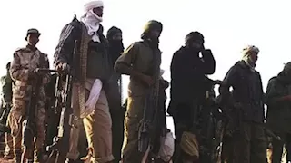 تطورات أزمة مالي.. اعتقال عسكريين ساعدوا المتمردين في البلاد