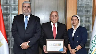 لأول مرة في القطاع المصرفي.. نسخة صديقة للبيئة من بطاقة "ميزة" من البنك الأهلي