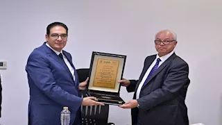 لأول مرة.. مجلس "صيدلة القاهرة" ينعقد داخل مصنع إنتاج دوائي لتعزيز الربط بين التعليم والصناعة