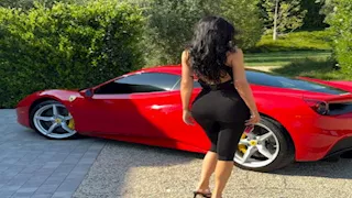 بالصور.. فيراري 488 GTB الخارقة تخطف الأنظار رفقة كايلي جينر