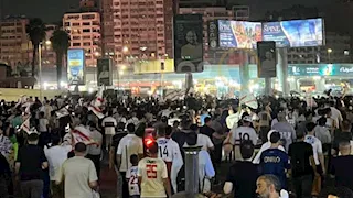 15 صورة ترصد احتفالات جماهير الزمالك أمام النادي بعد التتويج بالدوري