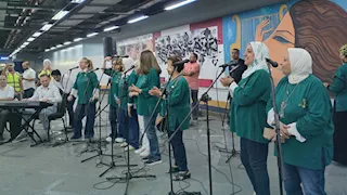 بالصور.. أجواء فنية مبهجة بمحطة مترو هليوبوليس بعروض موسيقية حية