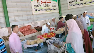 تقل عن السوق بـ30%.. منفذ الداخلة يطرح سلع غذائية بأسعار مخفضة (صور)
