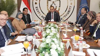 "الرعاية الصحية" توافق على التعاقد مع العمالة الموسمية بالمنشآت الطبية بأسوان