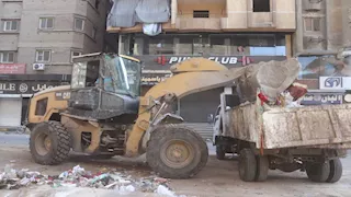 بسبب القمامة والمخلفات.. محافظ الجيزة يطيح بمسؤولي النظافة في 3 أحياء