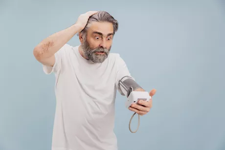 من الرأس للقدم- 7 أعراض تدل على ارتفاع ضغط الدم في الجسم