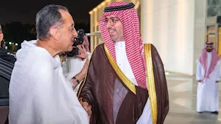 رئيس الوزراء يصل السعودية لأداء مناسك الحج