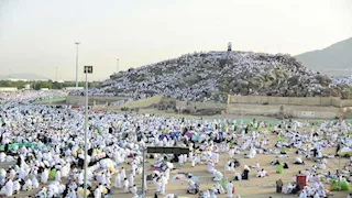 بث مباشر | حجاج بيت الله الحرام يستمعون إلى خطبة يوم عرفة من مسجد نمرة