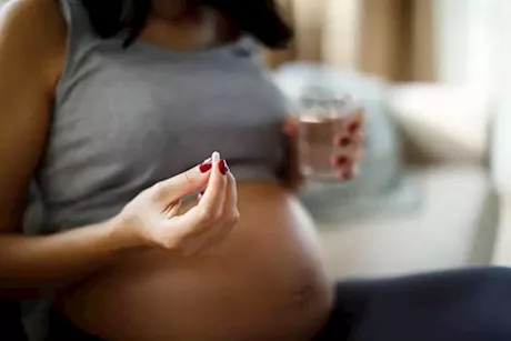 البروبيوتيك والحمل- ماذا يحدث للأم والجنين عند تناولها؟