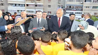 فرحة العيد في دار الأمل.. محافظ كفر الشيخ يفاجئ الأيتام بالهدايا (صور)