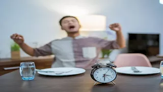 5 مخاطر صحية للنوم بعد الوجبات الدسمة في عيد الأضحى
