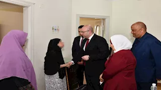 تزامنًا مع عيد الأضحى.. محافظ الفيوم يتفقد دار المسنين بجمعية أبو بكر الصديق (صور)