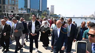محافظ القاهرة يشارك المواطنين احتفالات عيد الأضحى في ممشى أهل مصر - صور